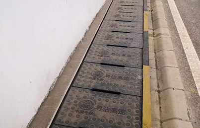 尋沾高速蓋板